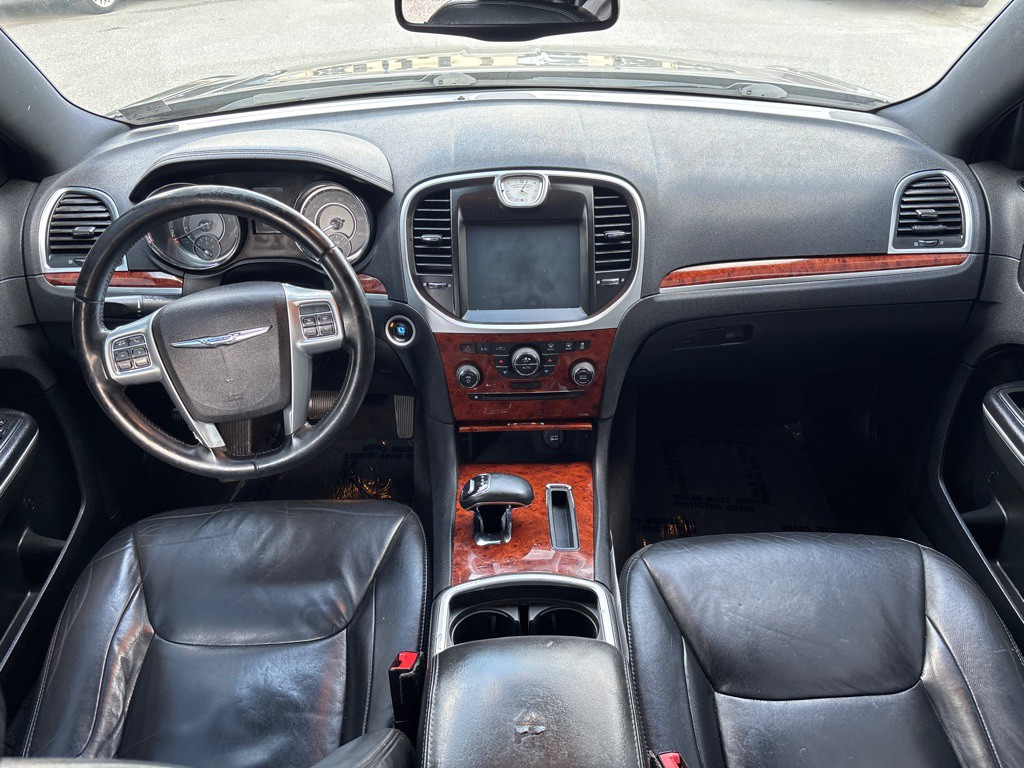 2013 Chrysler 300 Image 4