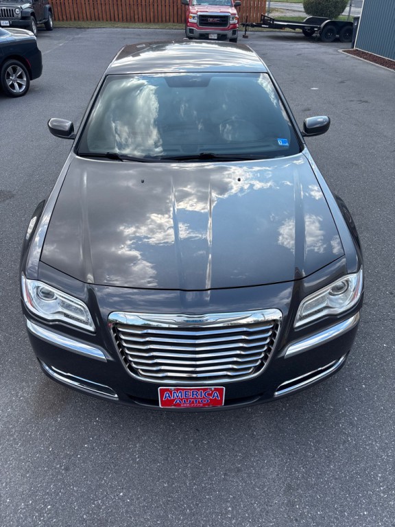 2013 Chrysler 300 Image 11