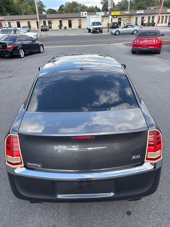 2013 Chrysler 300 Image 12