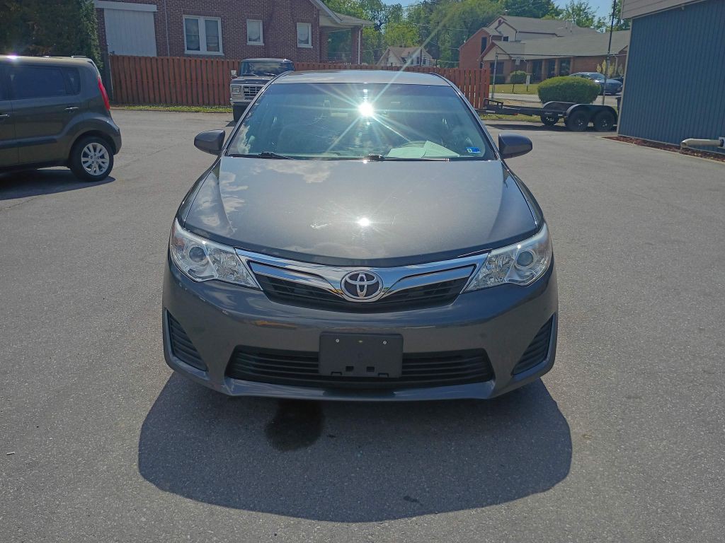 2012 Toyota Camry Image 2