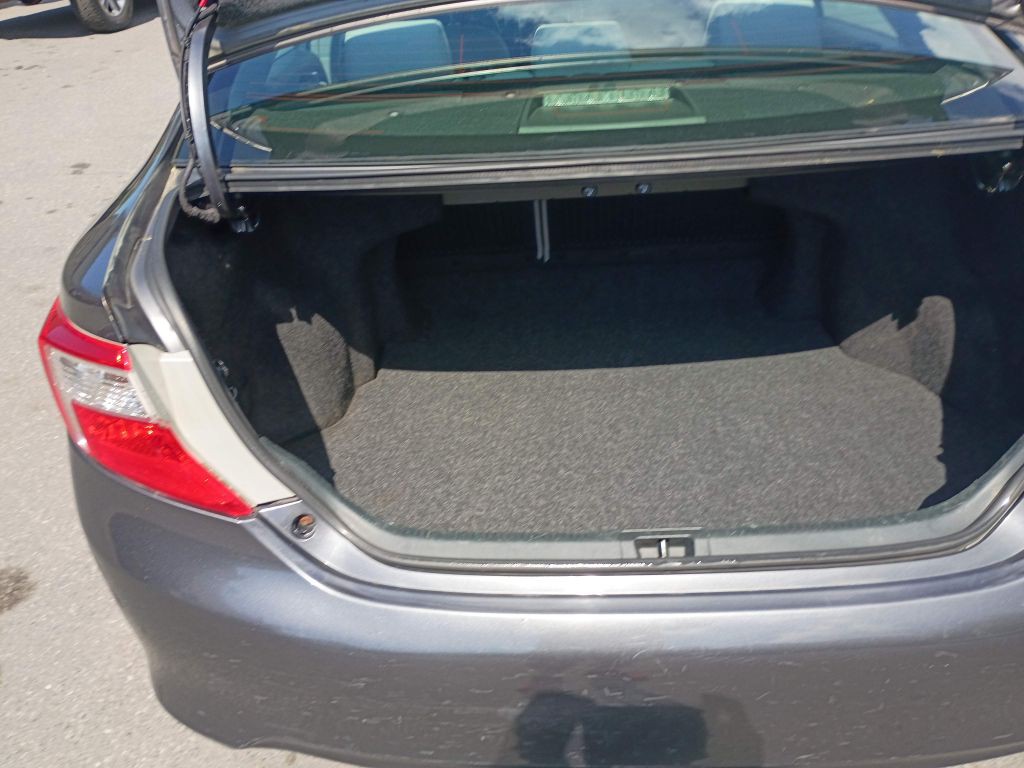 2012 Toyota Camry Image 7
