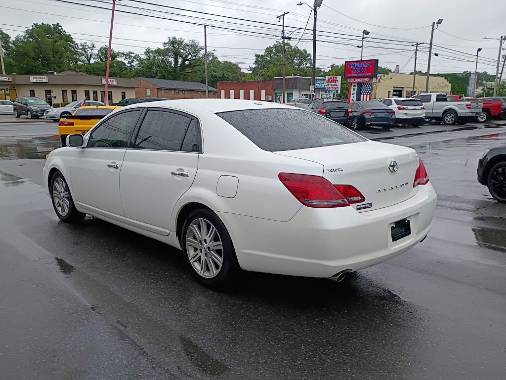 2010 Toyota Avalon Image 2