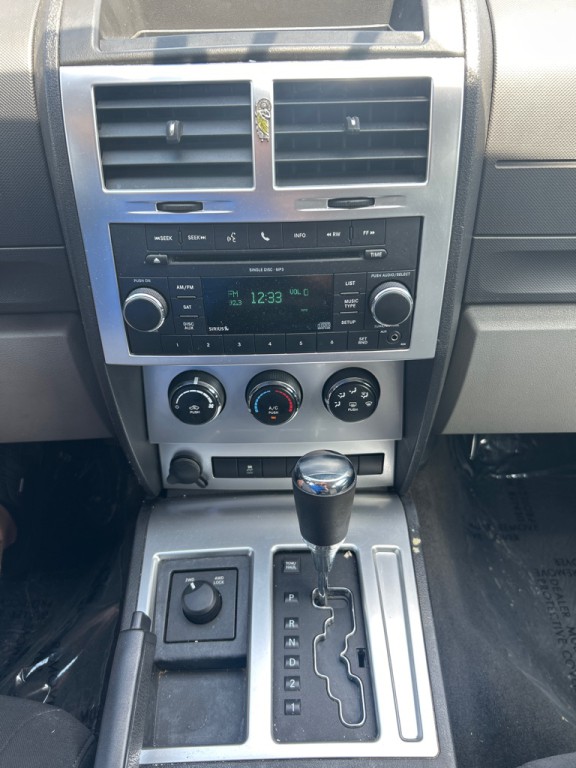 2010 Dodge Nitro Image 10