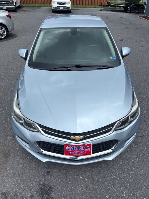 2018 Chevrolet Cruze Image 2