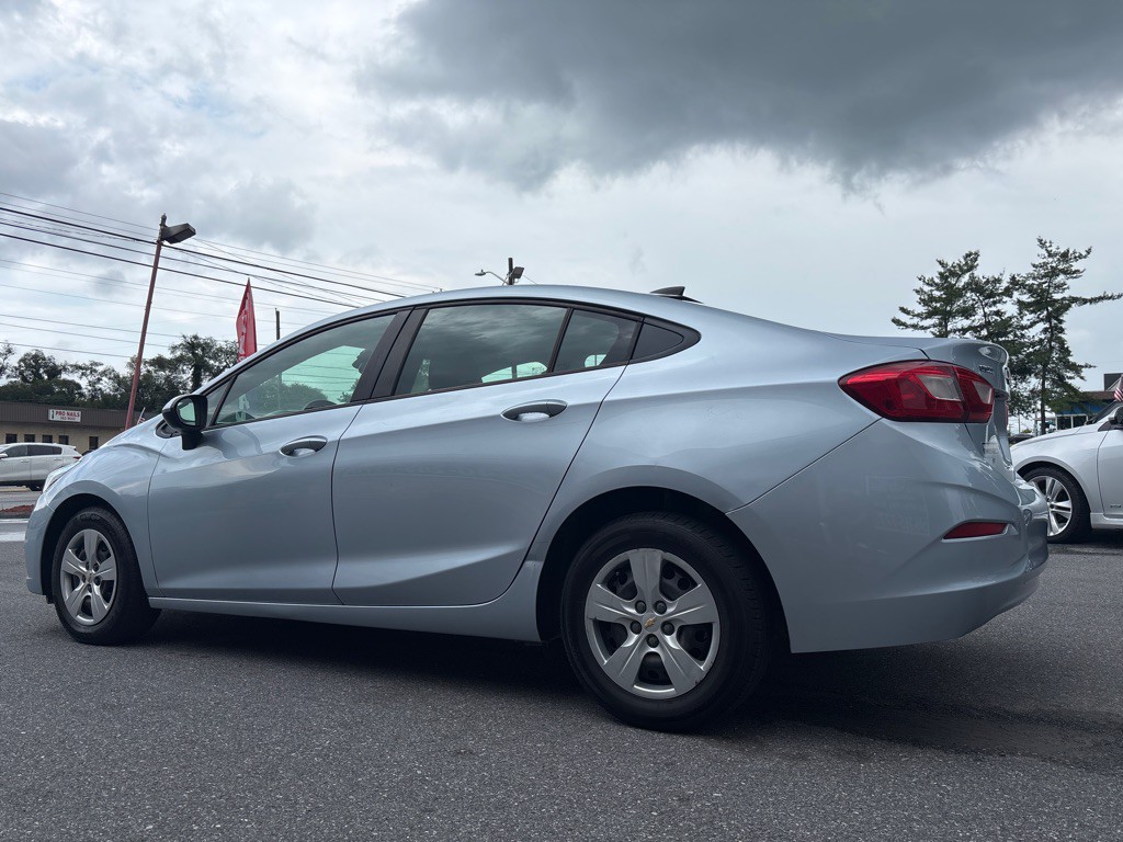 2018 Chevrolet Cruze Image 3