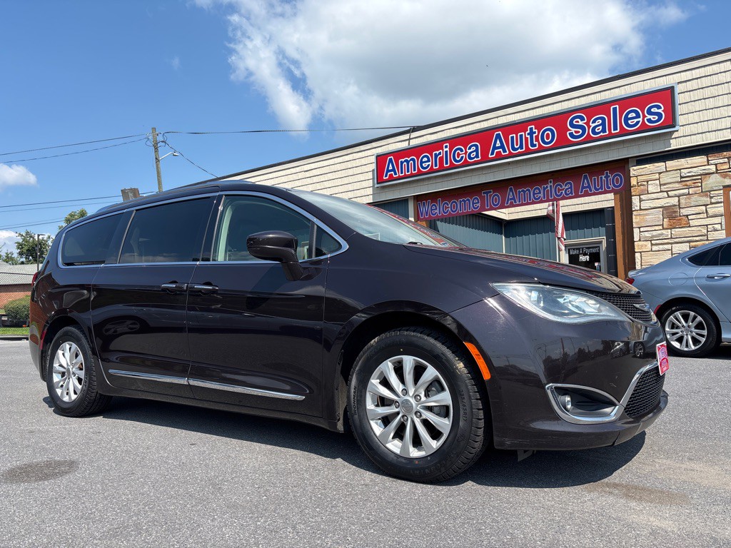 2019 Chrysler Pacifica Image 1