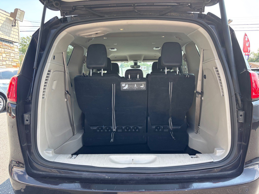 2019 Chrysler Pacifica Image 3