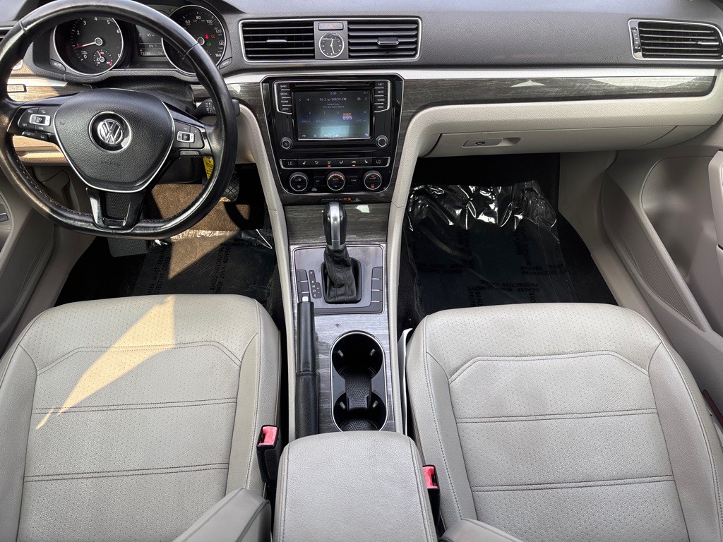 2016 Volkswagen Passat Image 4