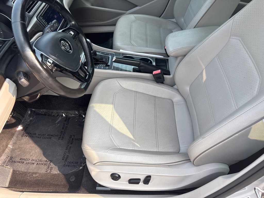 2016 Volkswagen Passat Image 5