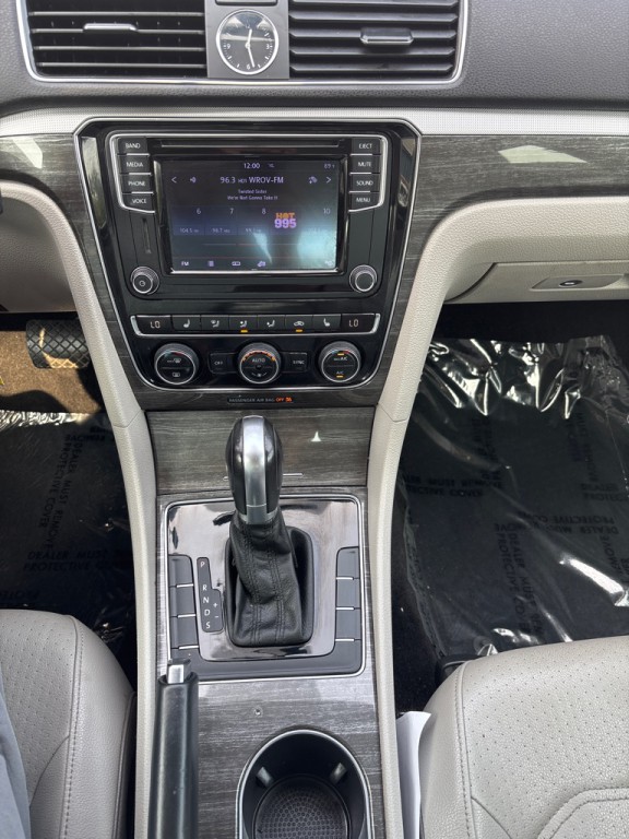 2016 Volkswagen Passat Image 6