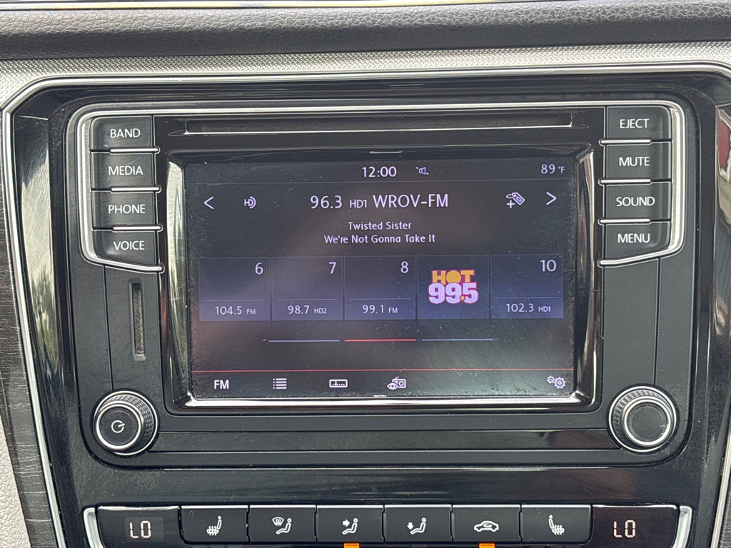 2016 Volkswagen Passat Image 9