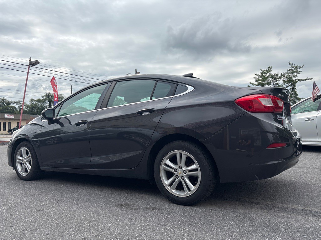 2016 Chevrolet Cruze Image 2