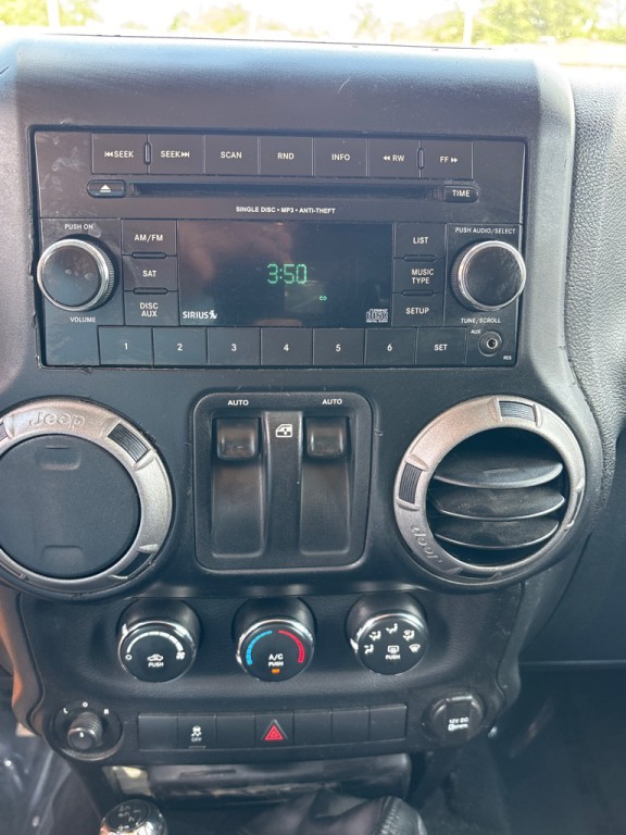 2012 Jeep Wrangler Image 10