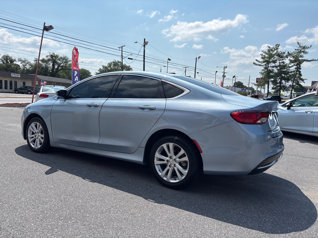 2015 Chrysler 200 Image 2