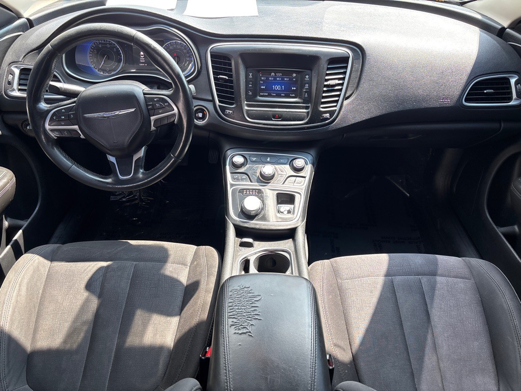 2015 Chrysler 200 Image 4