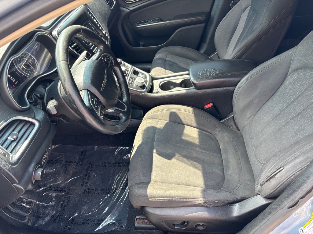 2015 Chrysler 200 Image 5