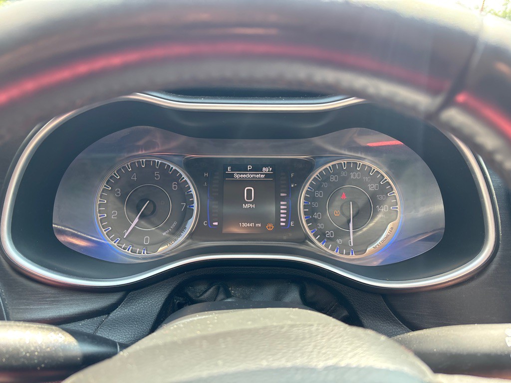 2015 Chrysler 200 Image 6
