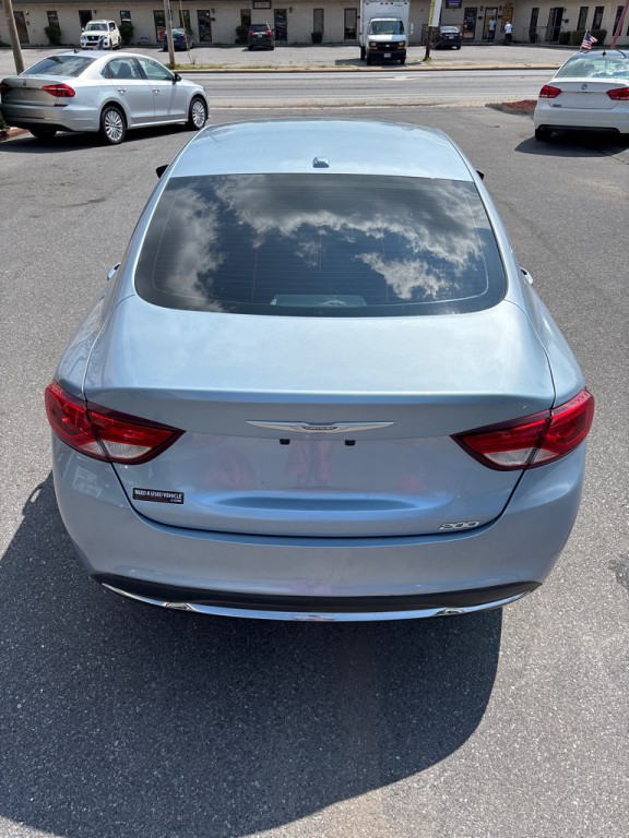 2015 Chrysler 200 Image 11