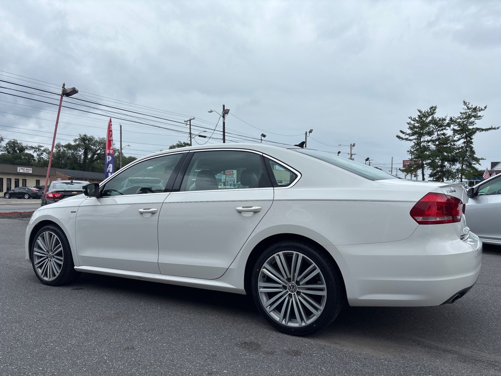 2014 Volkswagen Passat Image 2