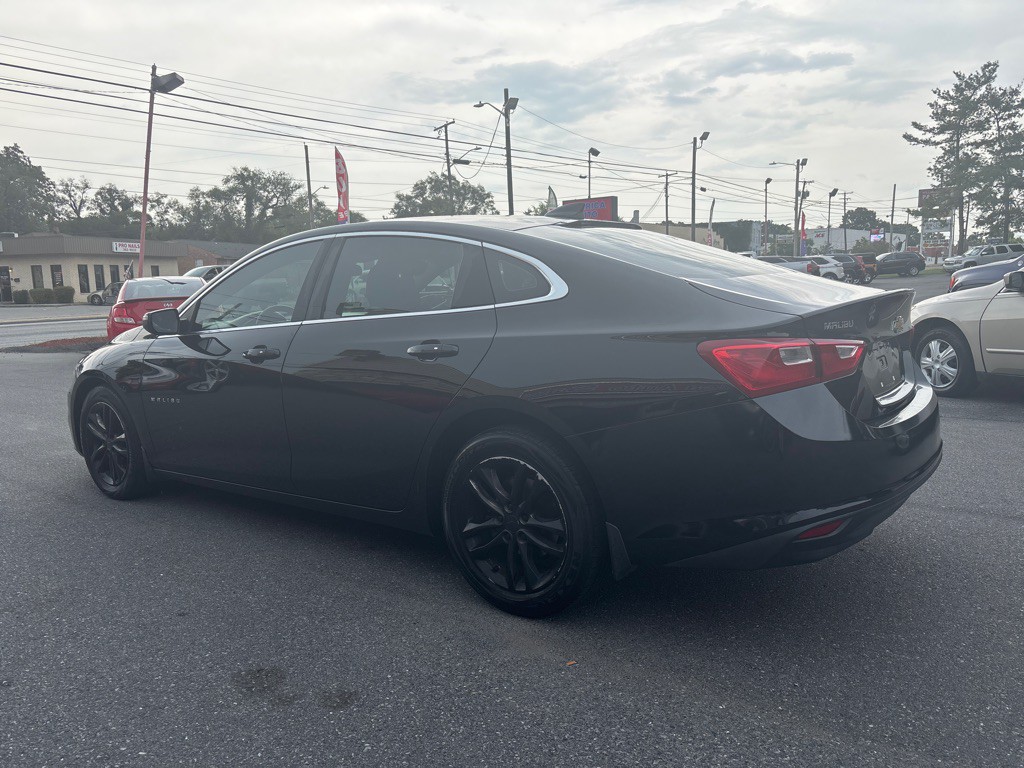 2016 Chevrolet Malibu Image 3