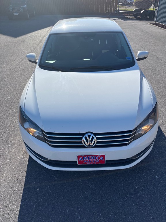 2015 Volkswagen Passat Image 2