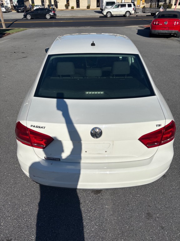 2015 Volkswagen Passat Image 4