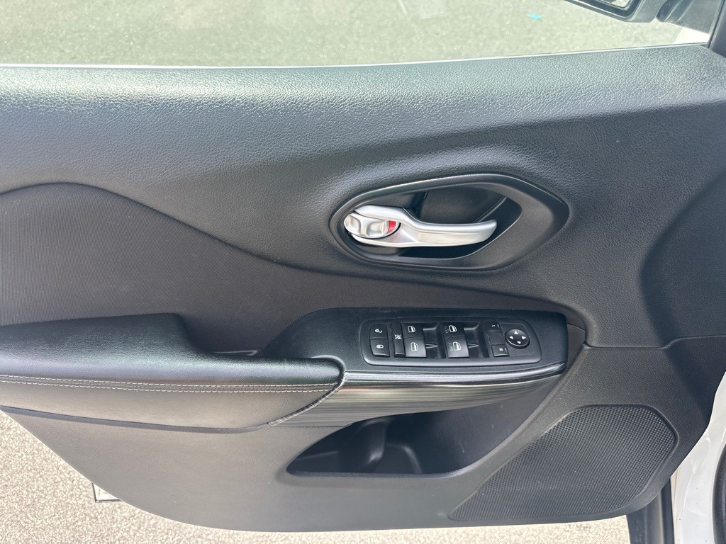 2016 Jeep Cherokee Image 10