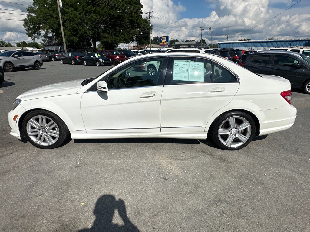 2010 Mercedes-Benz C-Class Image 2