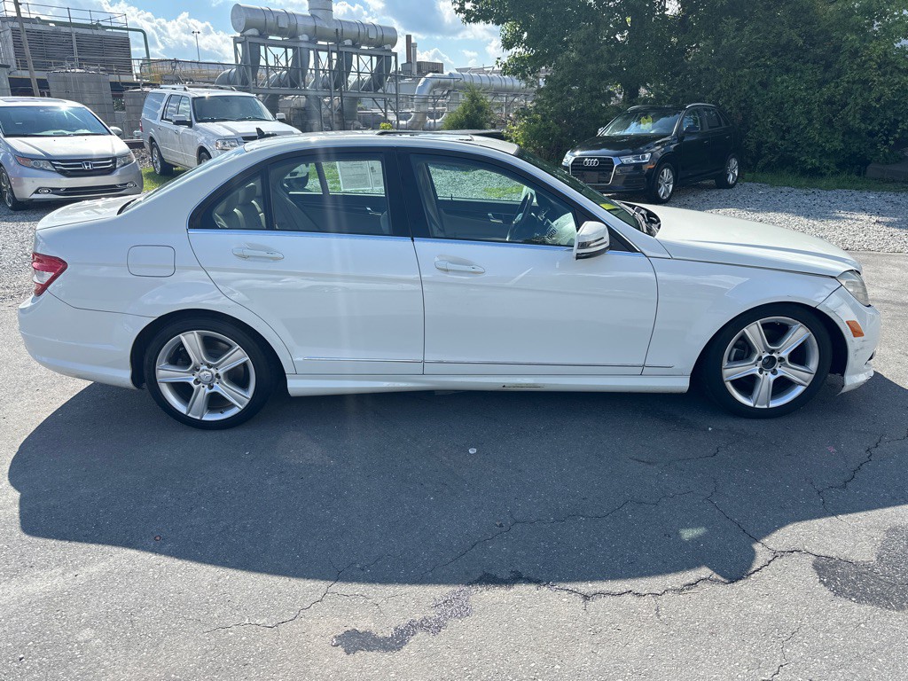 2010 Mercedes-Benz C-Class Image 6