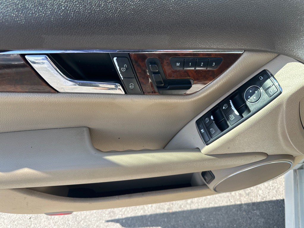 2010 Mercedes-Benz C-Class Image 7