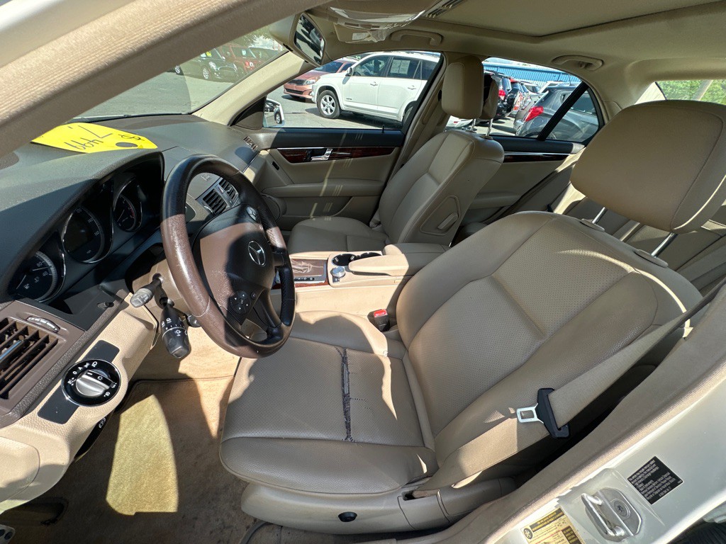 2010 Mercedes-Benz C-Class Image 8