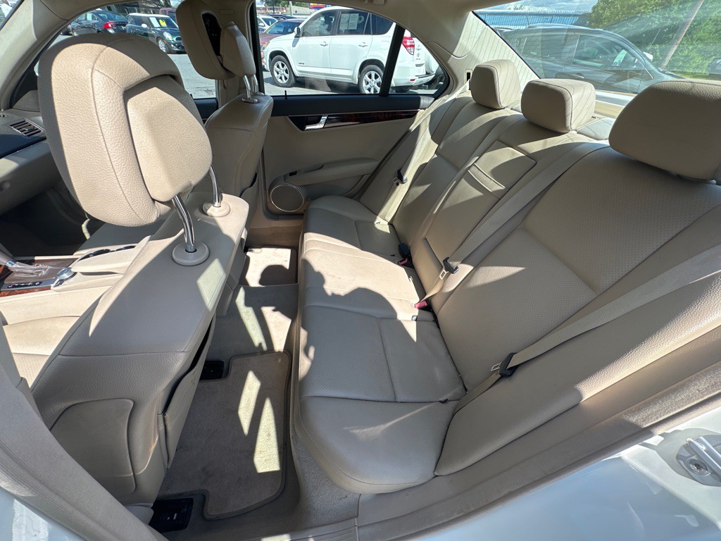2010 Mercedes-Benz C-Class Image 9