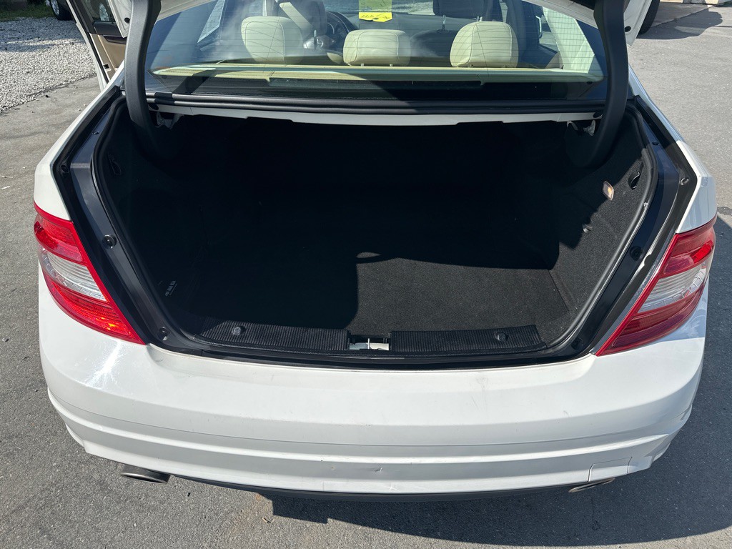 2010 Mercedes-Benz C-Class Image 10