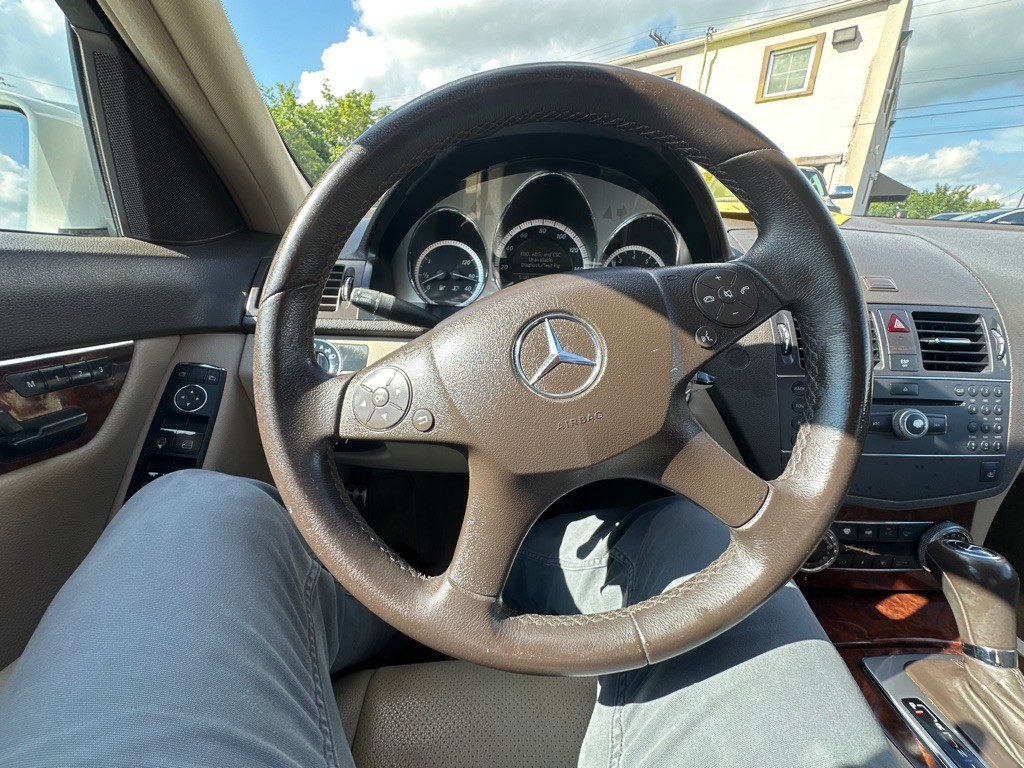 2010 Mercedes-Benz C-Class Image 11