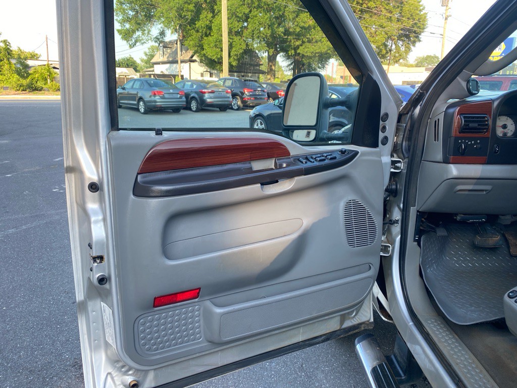 2006 Ford F-350 Image 17