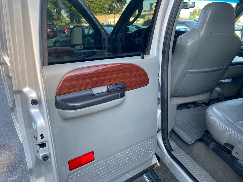 2006 Ford F-350 Image 19