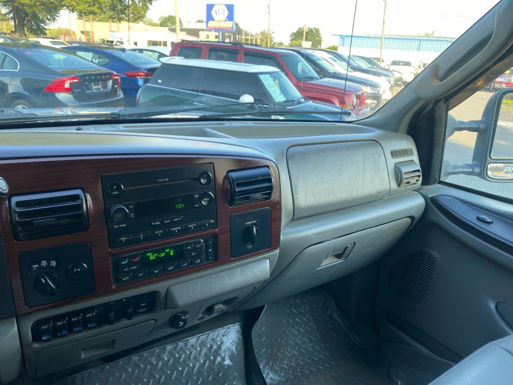 2006 Ford F-350 Image 23