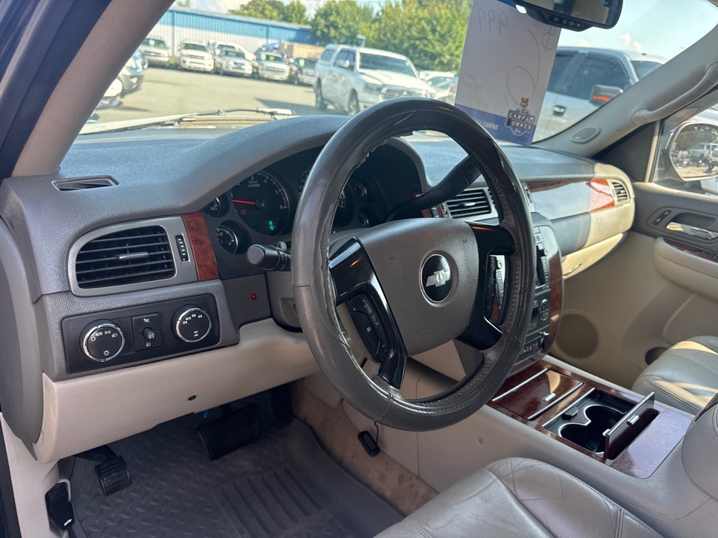 2008 Chevrolet Avalanche Image 10
