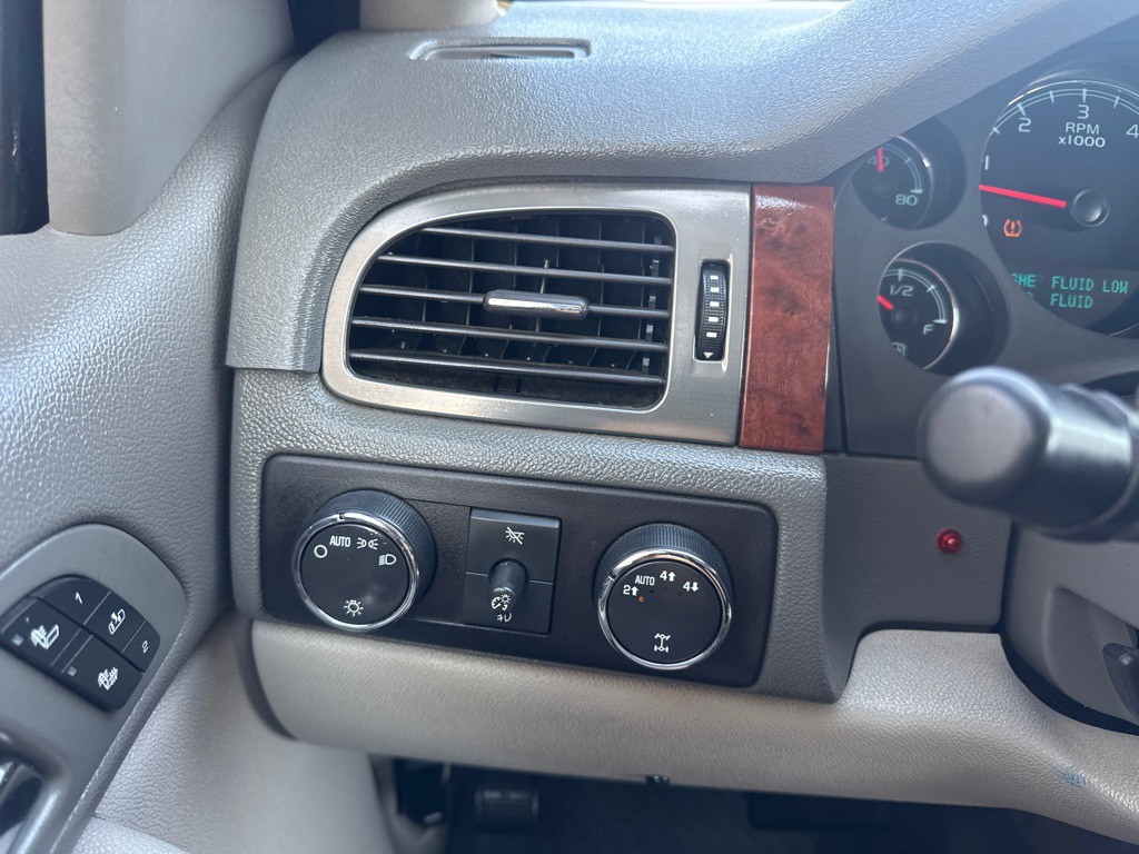 2008 Chevrolet Avalanche Image 12