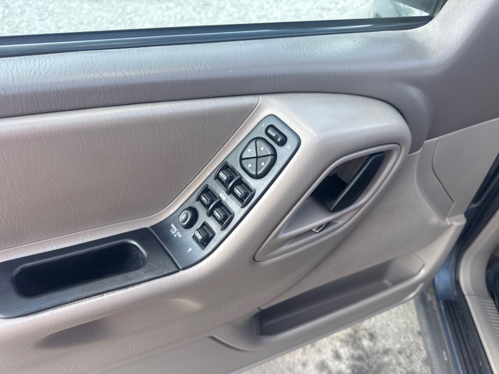 2002 Jeep Grand Cherokee Image 12