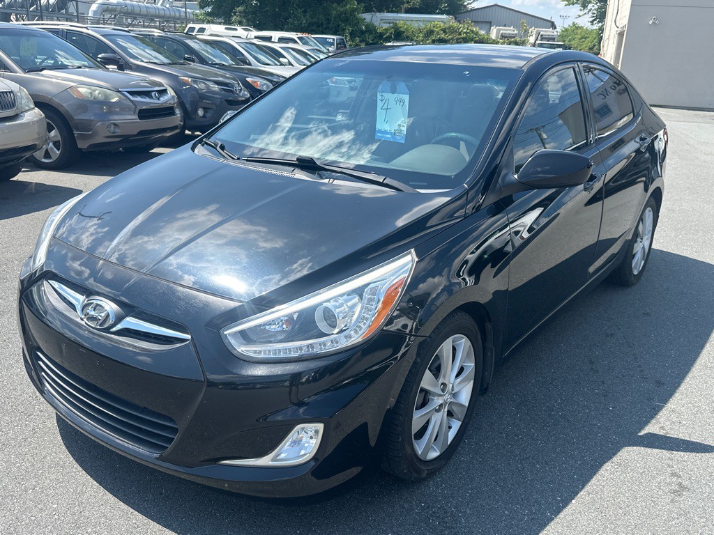 2014 Hyundai Accent Image 1