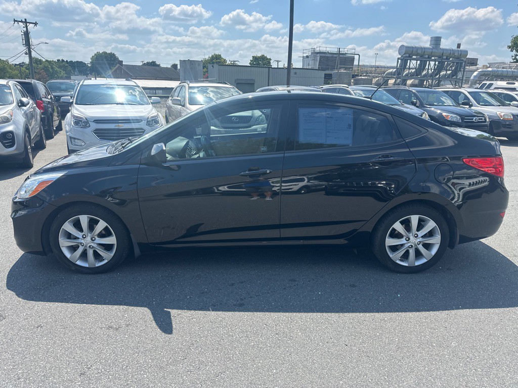 2014 Hyundai Accent Image 2