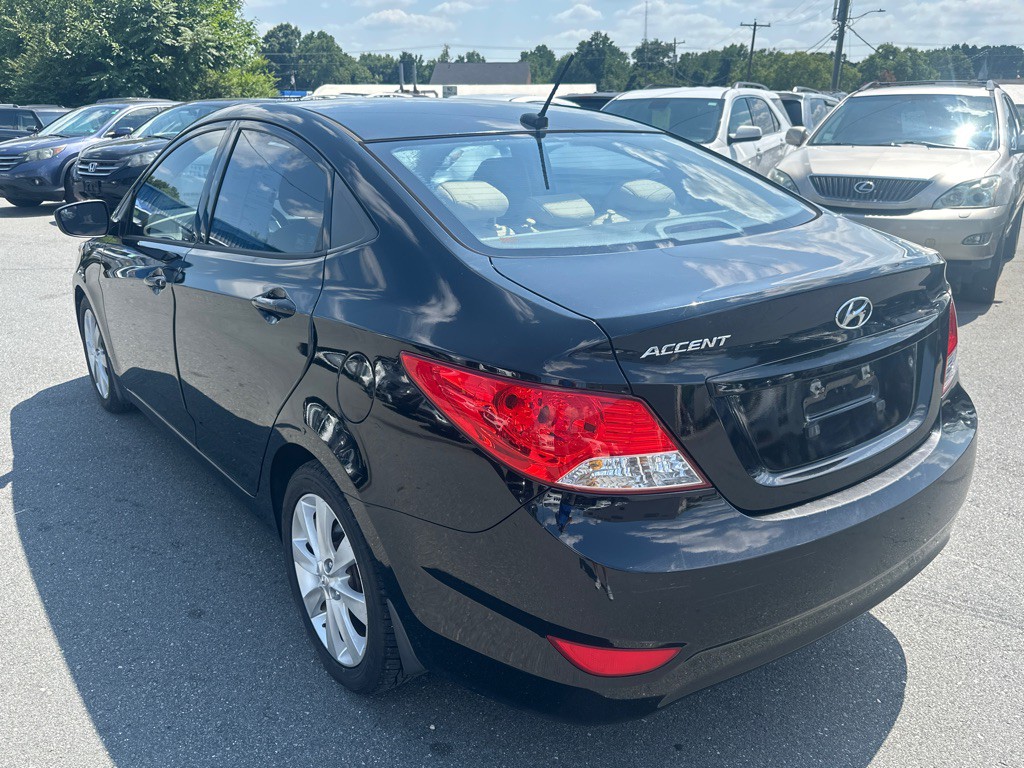 2014 Hyundai Accent Image 3