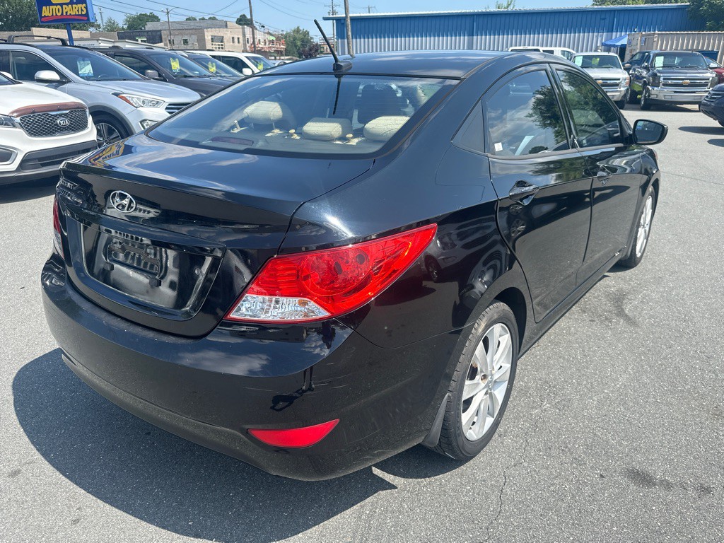 2014 Hyundai Accent Image 5