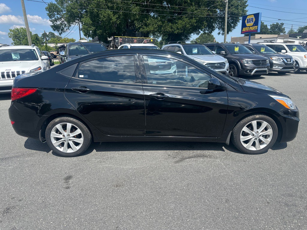 2014 Hyundai Accent Image 6