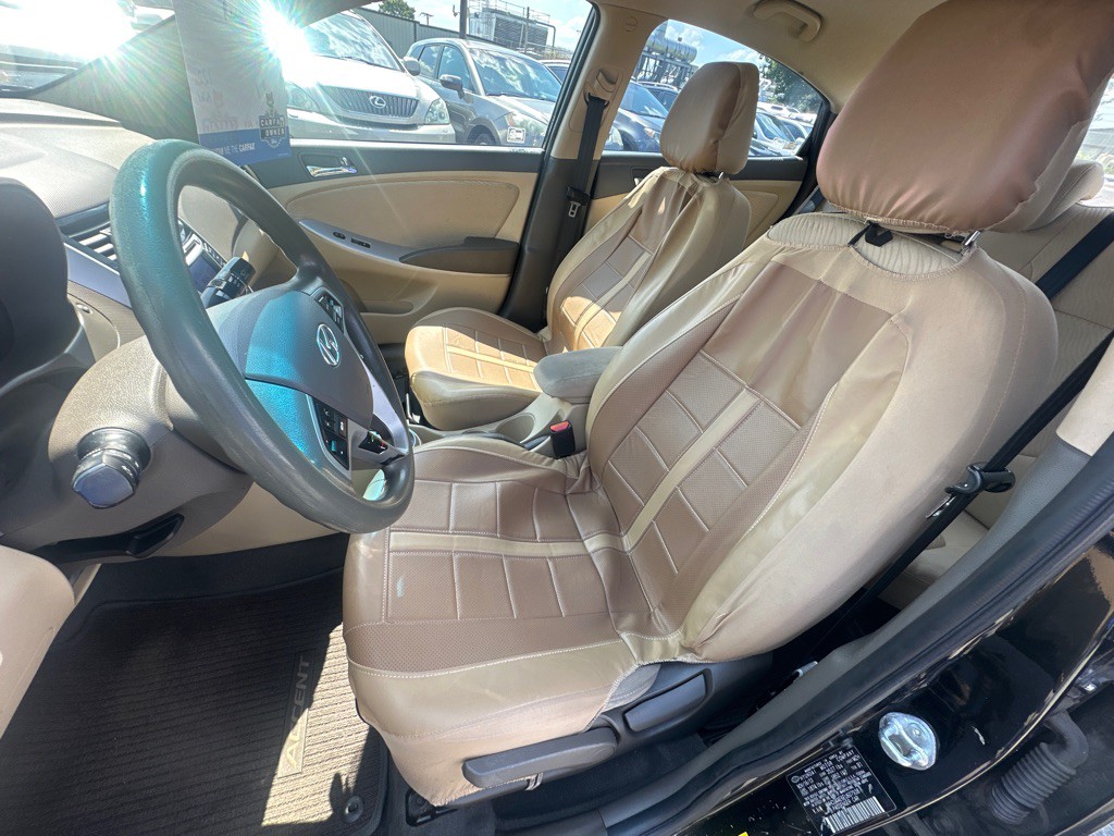 2014 Hyundai Accent Image 13