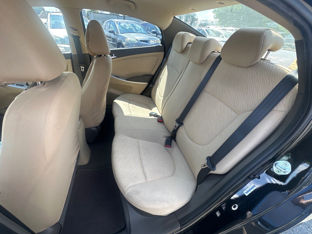 2014 Hyundai Accent Image 15