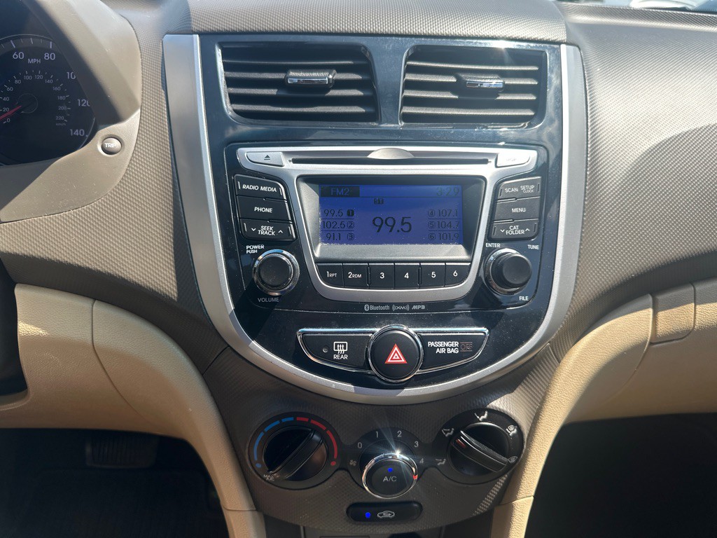 2014 Hyundai Accent Image 19