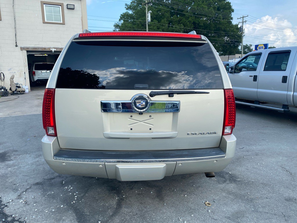 2008 Cadillac Escalade Image 4