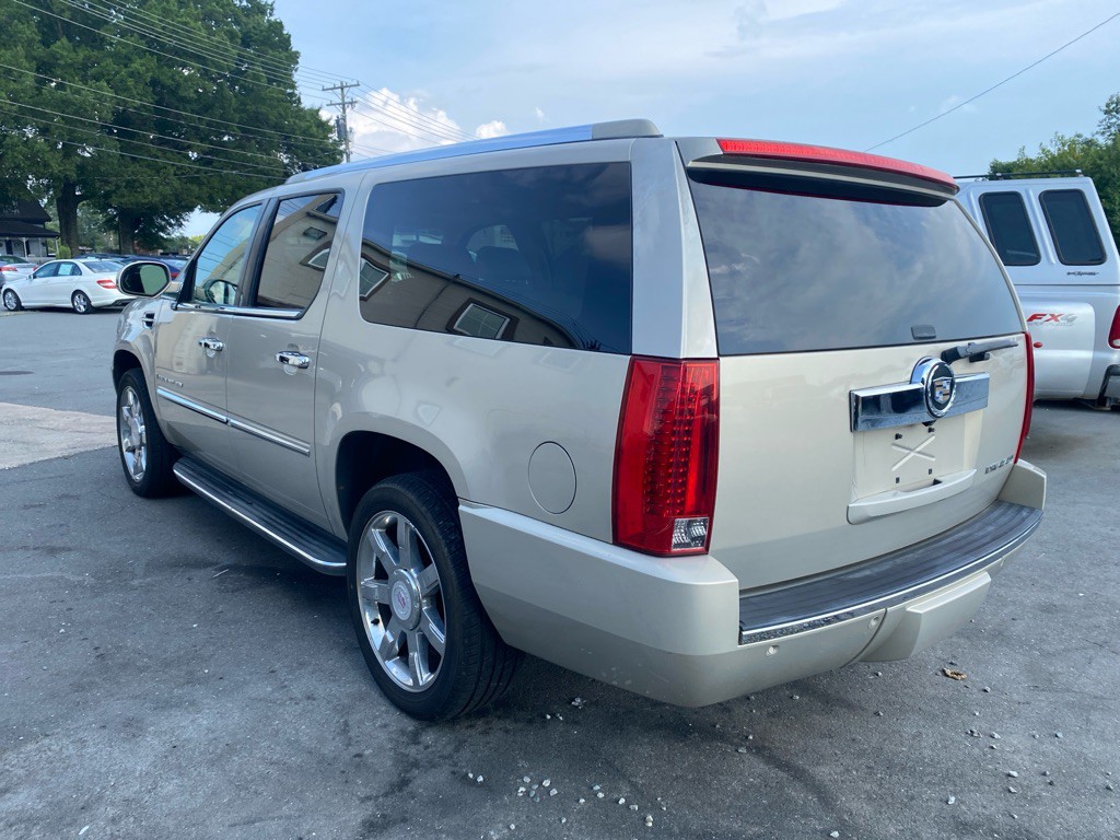 2008 Cadillac Escalade Image 5